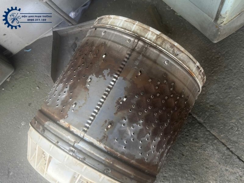 Vệ sinh Lồng máy giặt nhà trọ An Phú Thuận An
