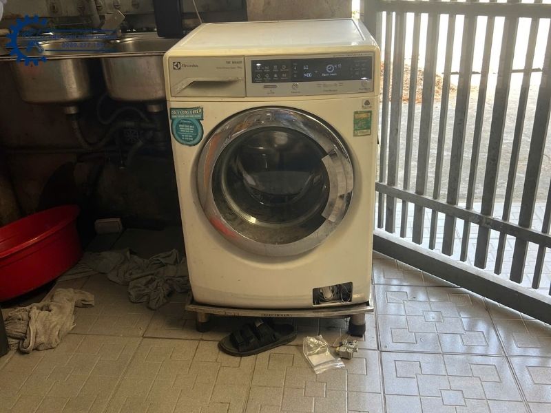 Vệ sinh máy giặt cửa trước (máy ngang) tại Thuận An