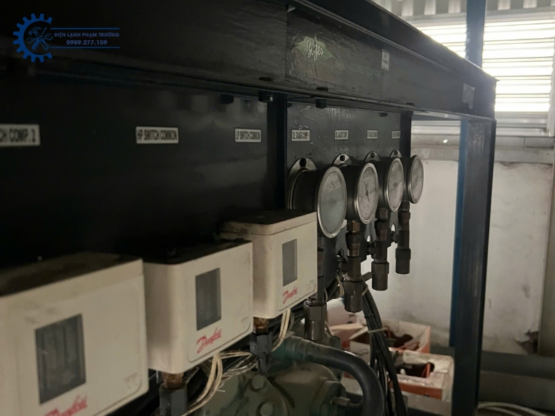 Kiểm Tra áp Suất Gas Hệ Thống Máy Lạnh Công Nghiệp Tại Dĩ An